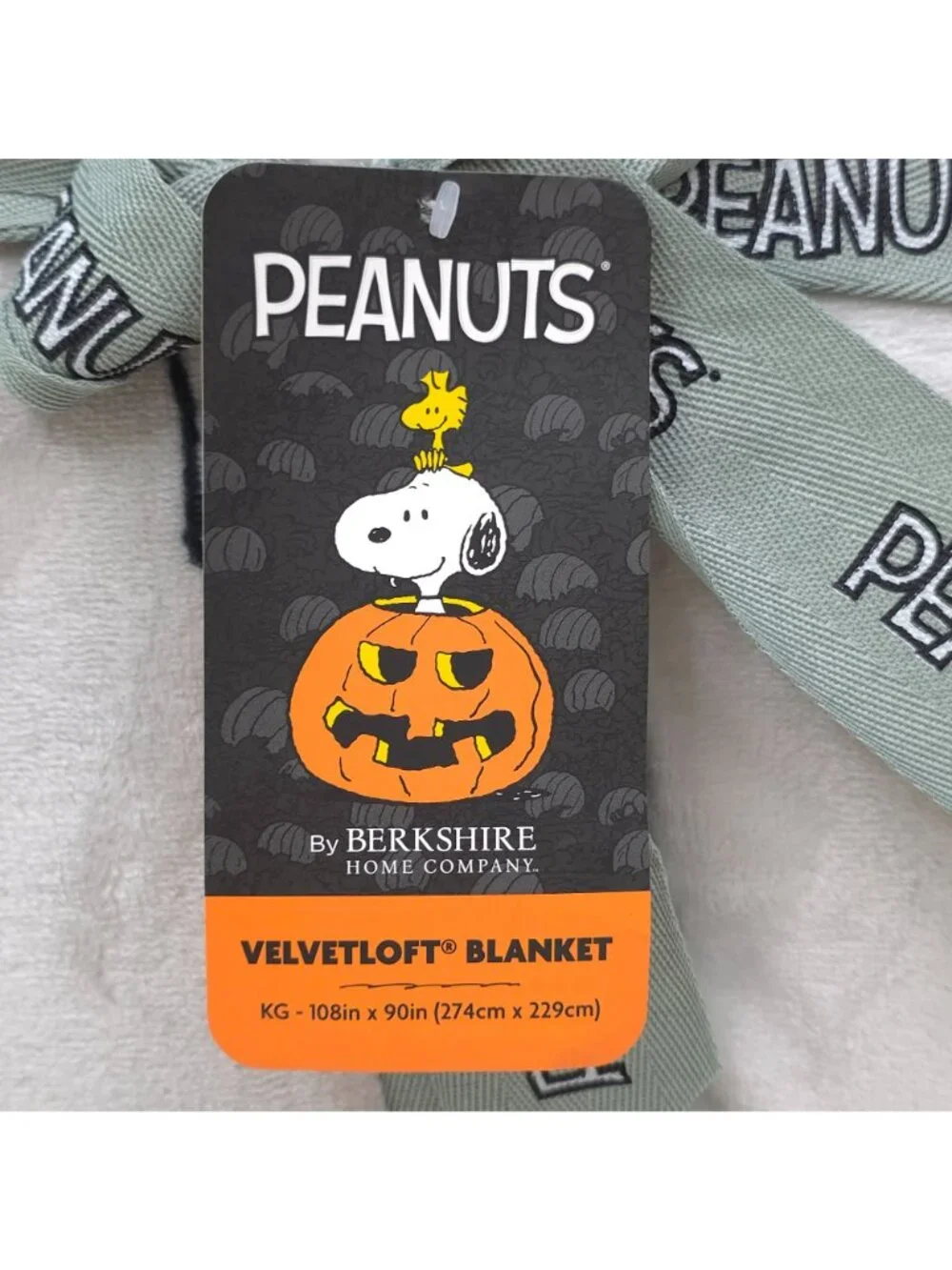 Peanuts Snoopy & Woodstock Halloween Velvetloft King Blanket Berkshire 108
